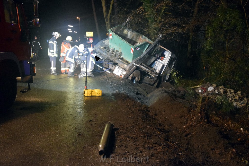 Container LKW umgestuerzt Koeln Brueck Bruecker- Dellbruecker Mauspfad P217.JPG - Miklos Laubert